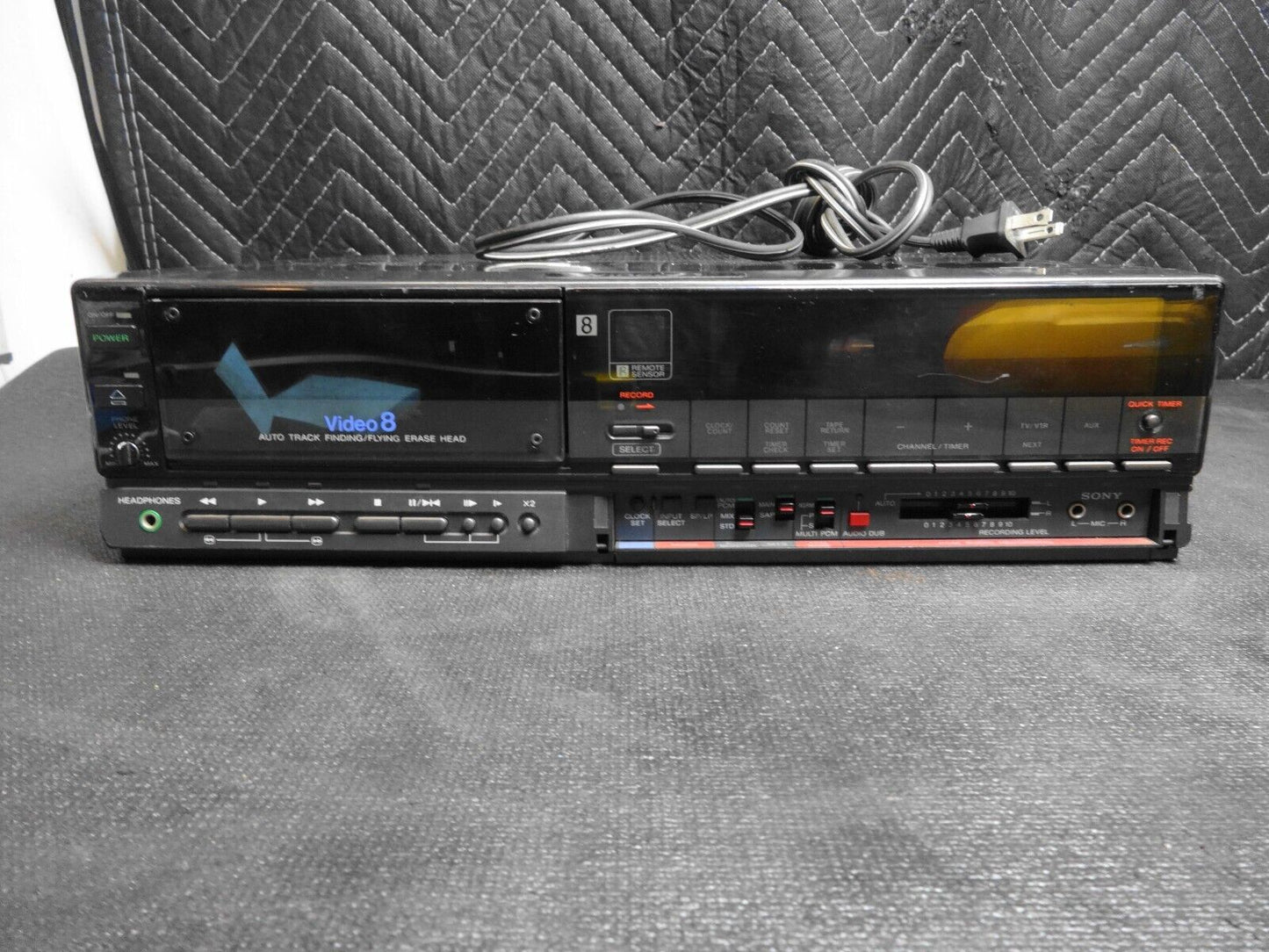 Sony EV-S700U Video 8 VCR Video Cassette Recorder - FOR PARTS OR REPAIR