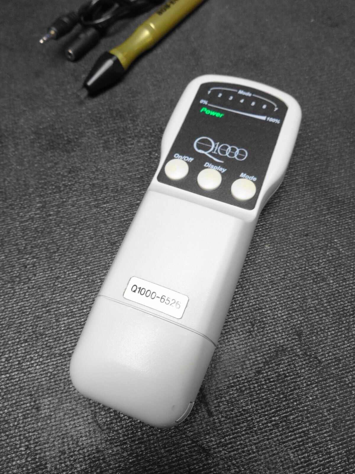 Q1000 Laser Resonating Low Level Therapeutic Cold Laser w/ 808 Probe & Case