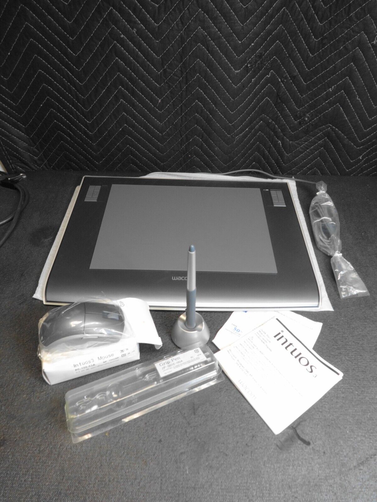 Intuos 9x12 PTZ930 3 Graphics Tablet w/ Stylus & Mouse