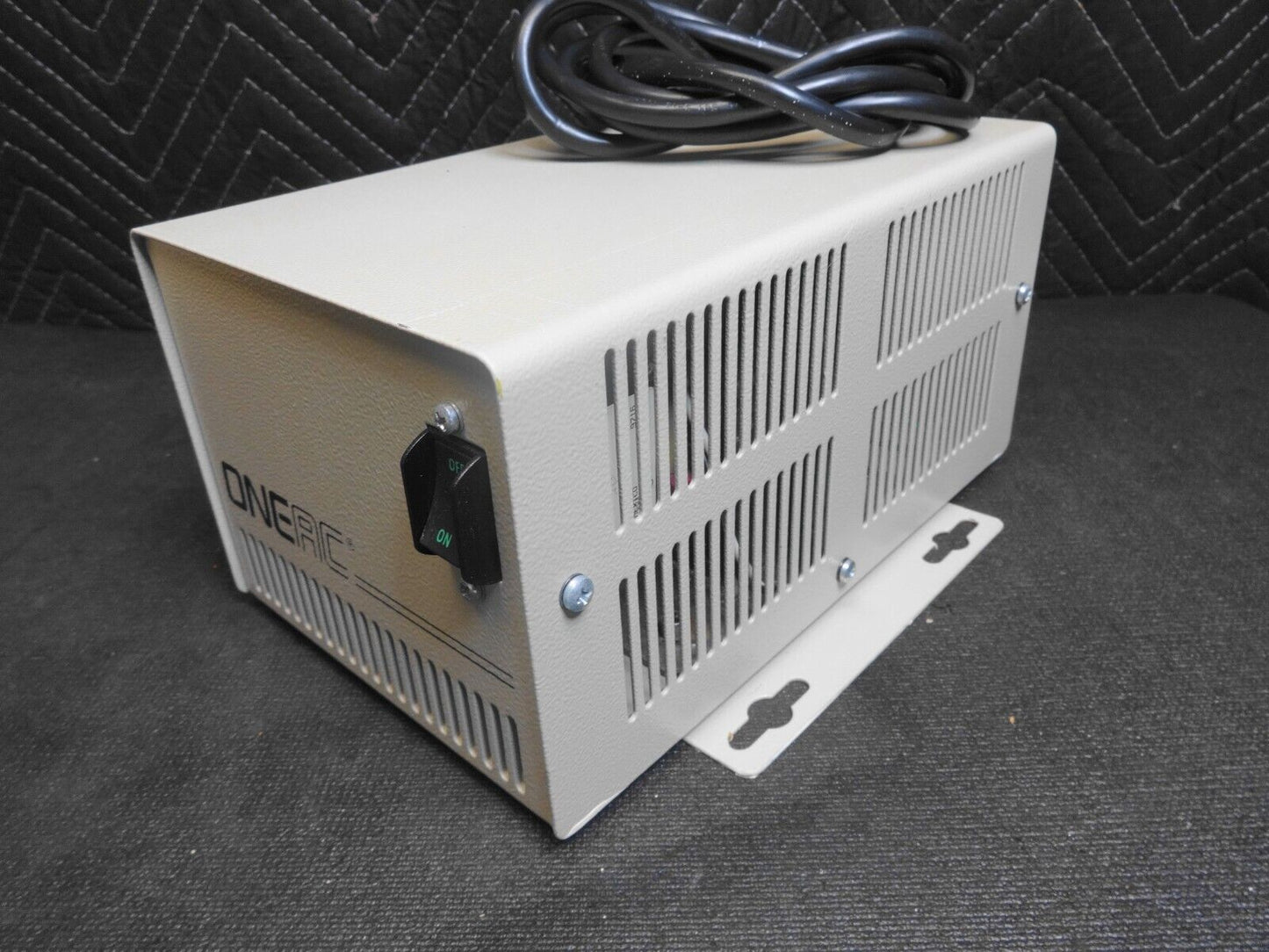 ONEAC CP1105 Power Conditioner Input 120 VAC 3.5A Output 120 VAC 3.2A 60HZ