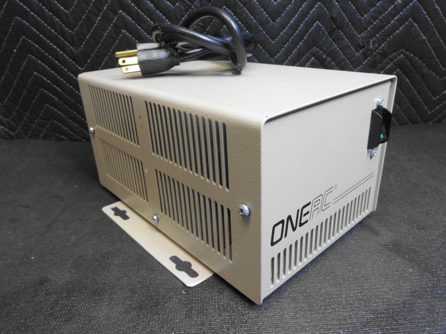 ONEAC CP1105 Power Conditioner Input 120 VAC 3.5A Output 120 VAC 3.2A 60HZ