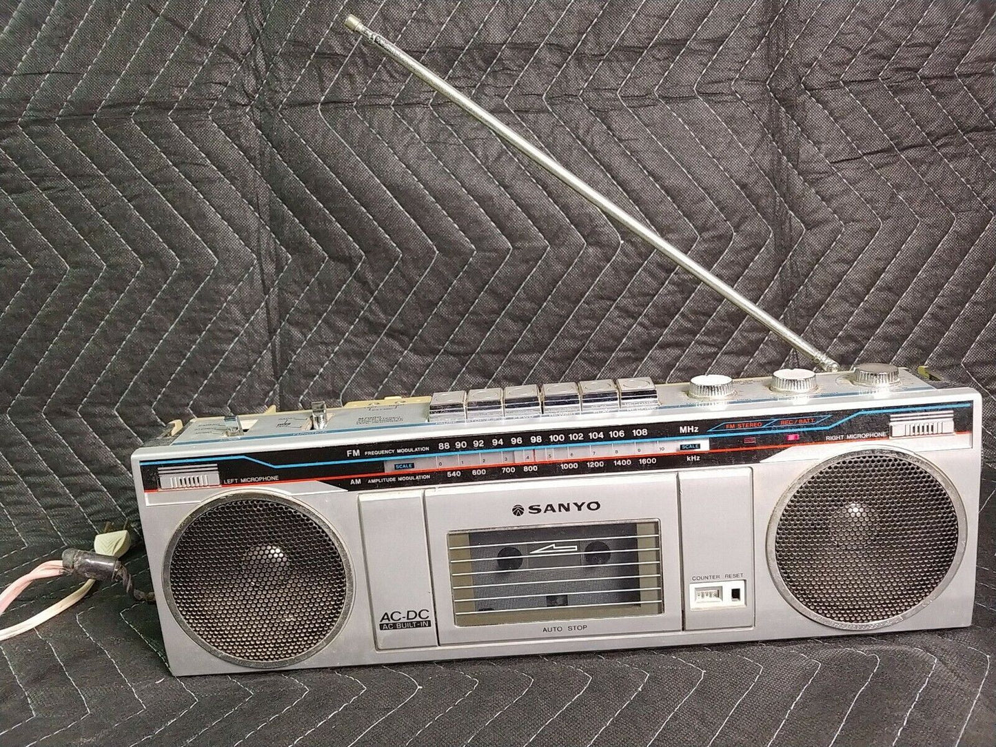 Vintage SANYO M7000 Boombox Radio Stereo Cassette Recorder  - Tested. ** Read **