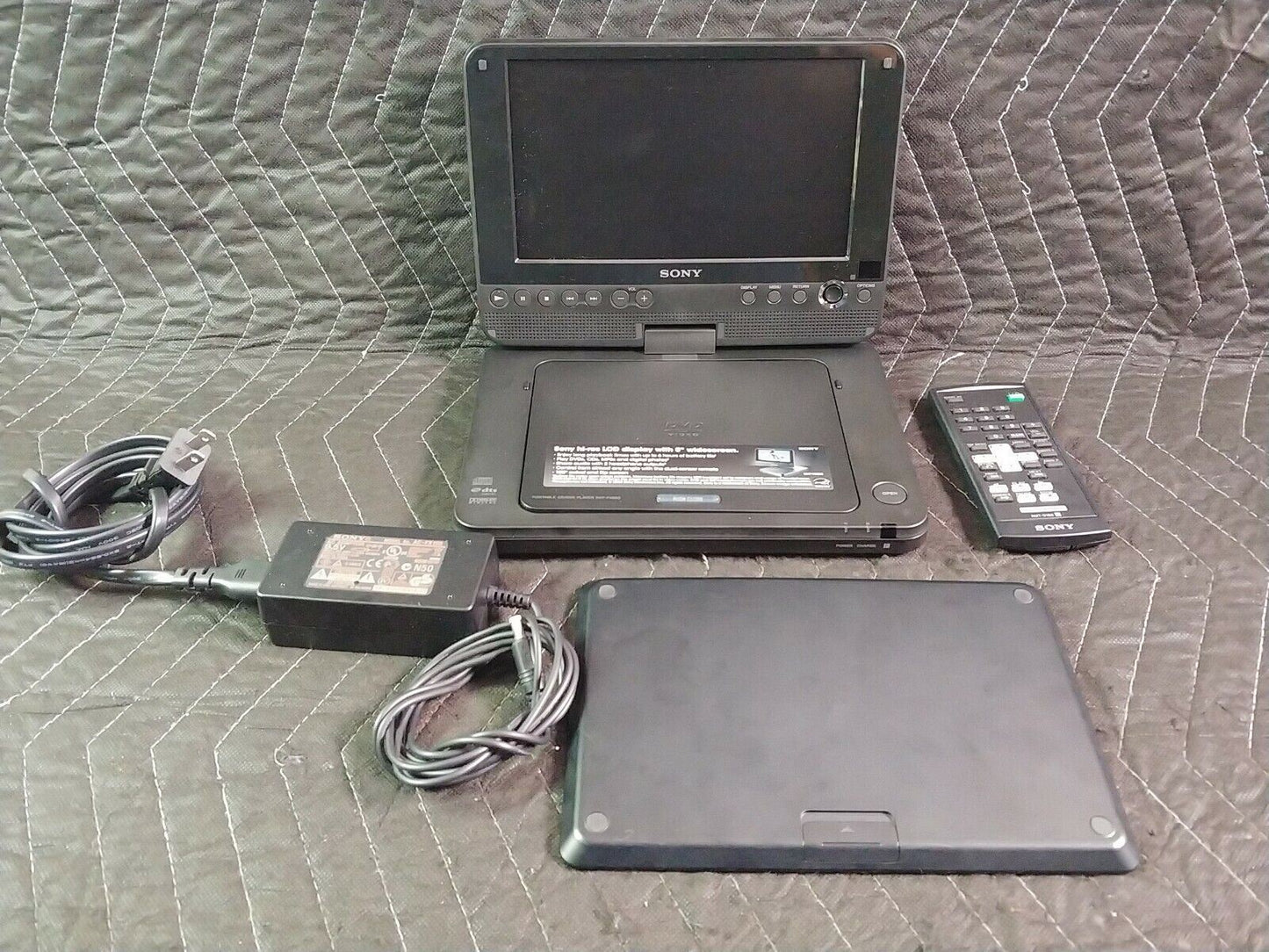 Sony Portable 8" Hi-Resolution CD/DVD player DVP-FX820 + Car Charger - Working