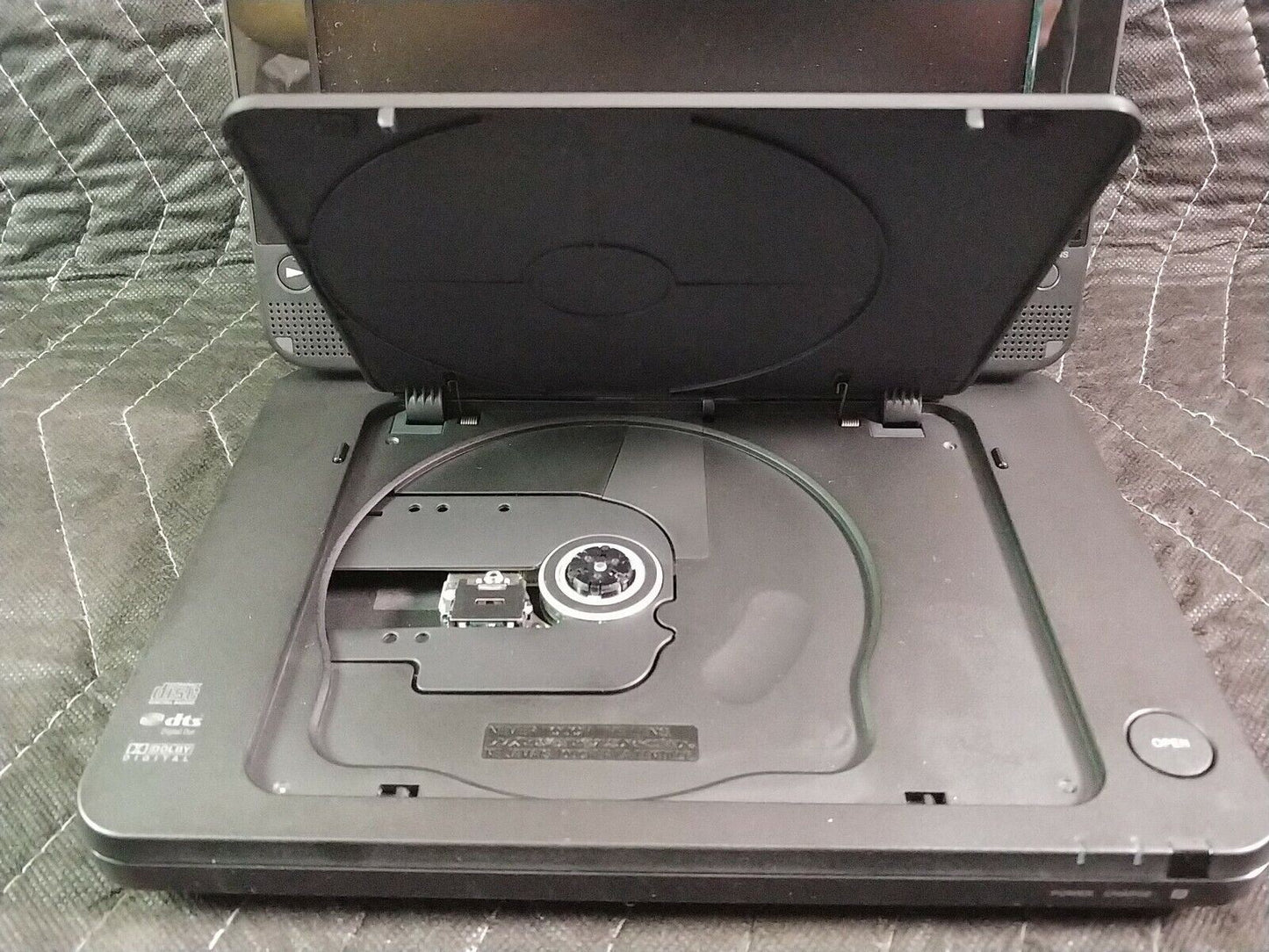 Sony Portable 8" Hi-Resolution CD/DVD player DVP-FX820 + Car Charger - Working