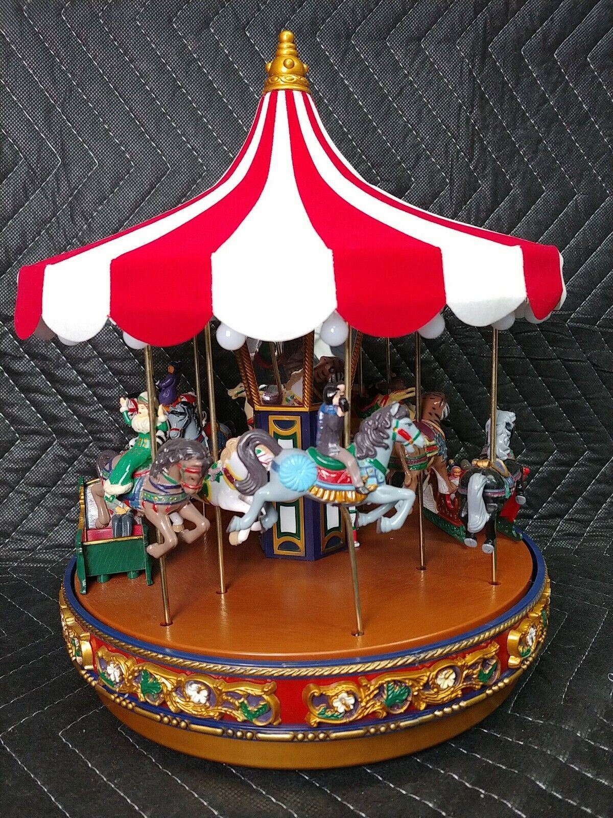 Mr. Christmas Carousel Traditional Music Motion Wild Animals Excellent Condition