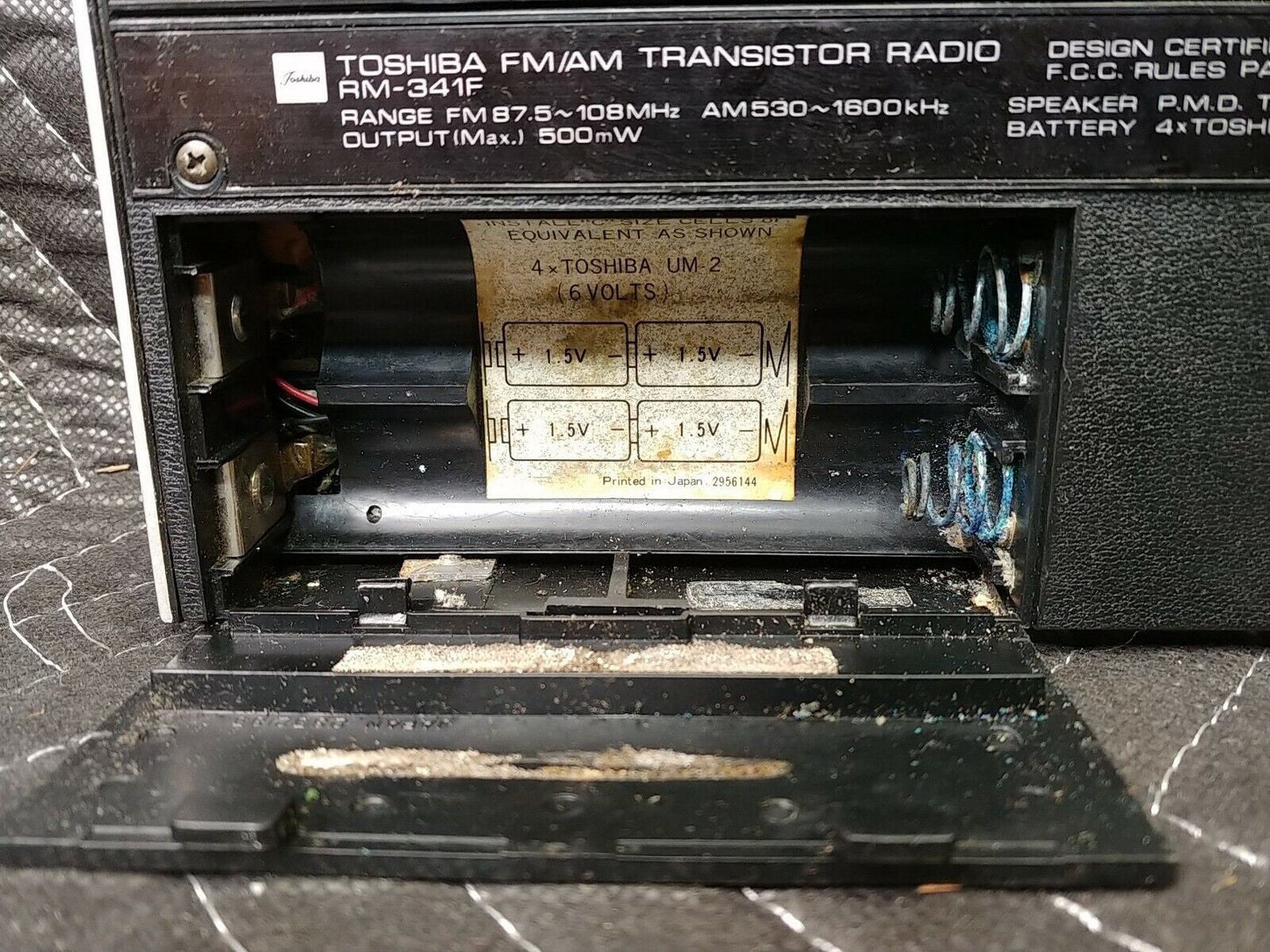 Toshiba FM/AM Transistor Radio RM-341F with Case