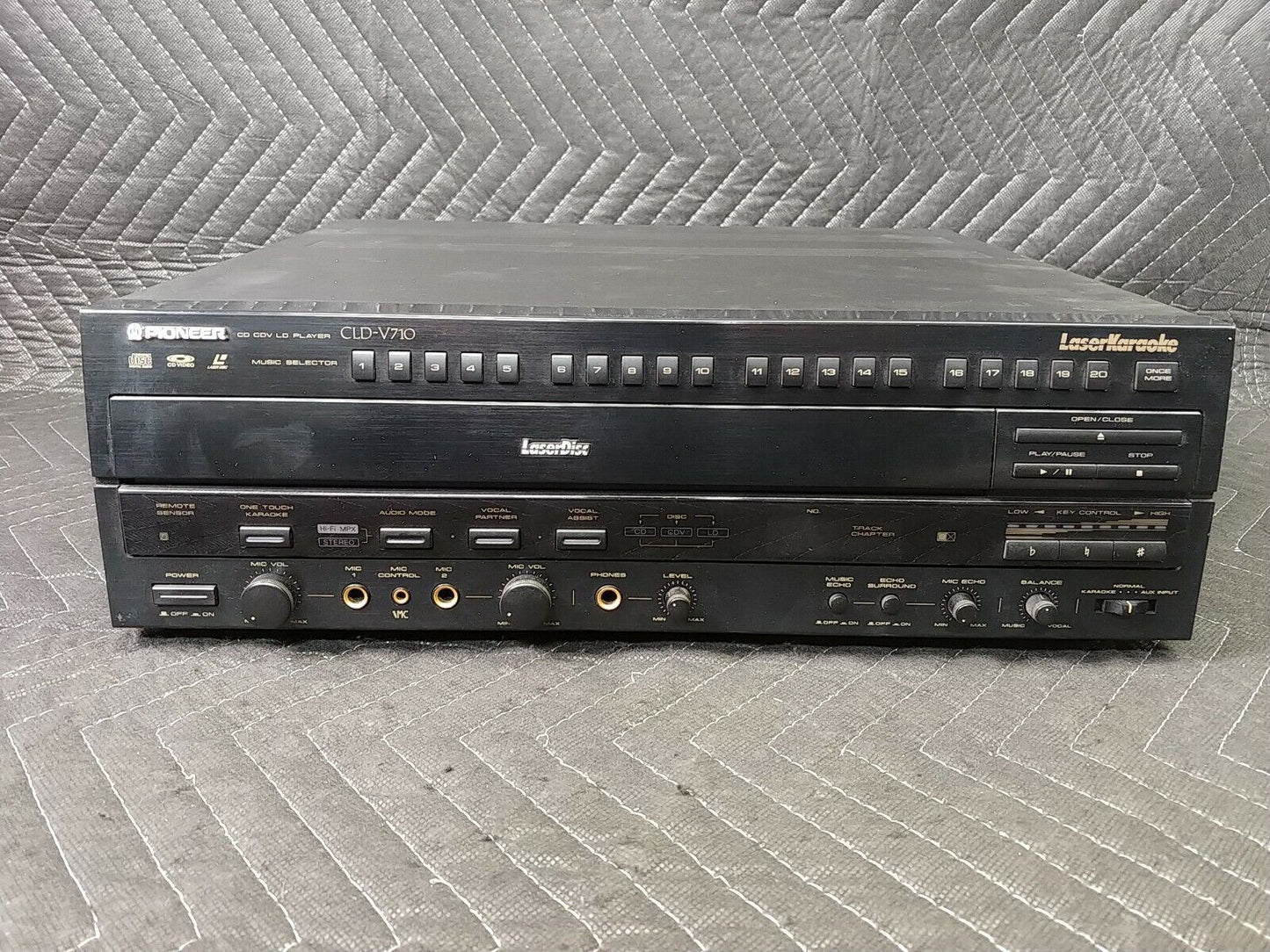 Pioneer CLD-V710 Karaoke LD Laser Disc Player - Working