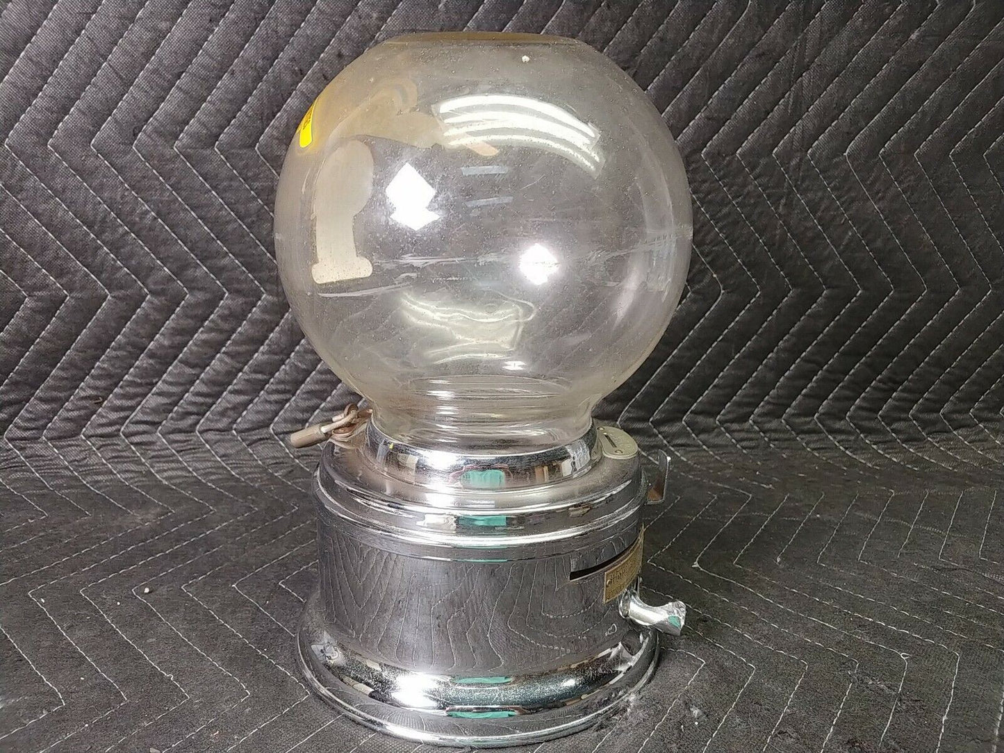 VINTAGE FORD PENNY GLASS CHROME GUM BALL MACHINE 1 ONE CENT LYONS INTERNATIONAL