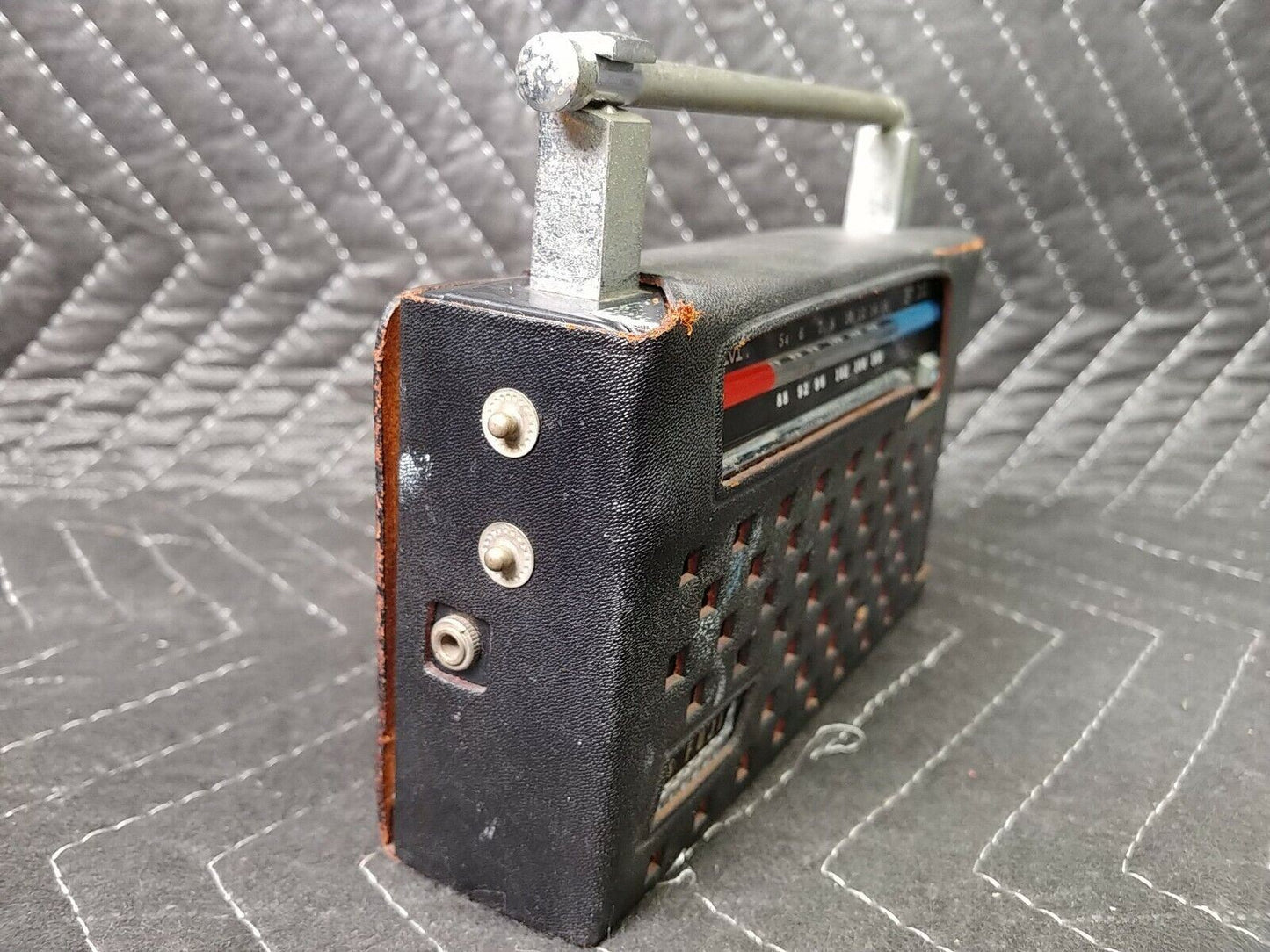 VINTAGE FUJI ELECTRIC 10 TRANSISTOR AM-FM RADIO TRF-1021S JAPAN