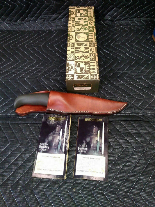 GERBER MAGNUM HUNTING KNIFE W/ SHEATH MANUALS & BOX