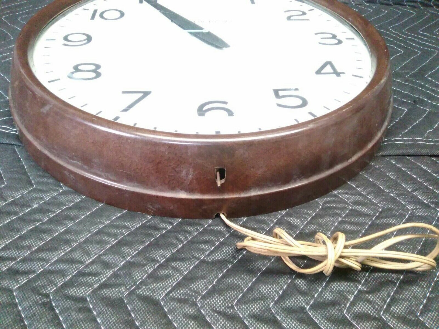 VINTAGE 1960S GE GENERAL ELECTRIC 14" SCHOOL WALL CLOCK 29150 BROWN MADE IN USA