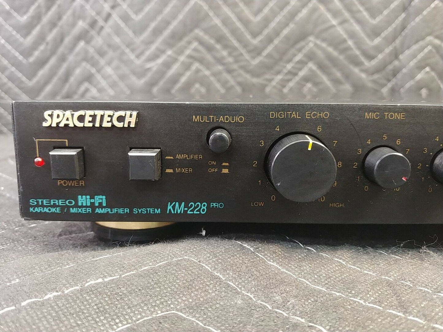 Spacetech KM-228pro STEREO Mic Mixer Karaoke 4Mic input SILENT DIGITAL ECHO