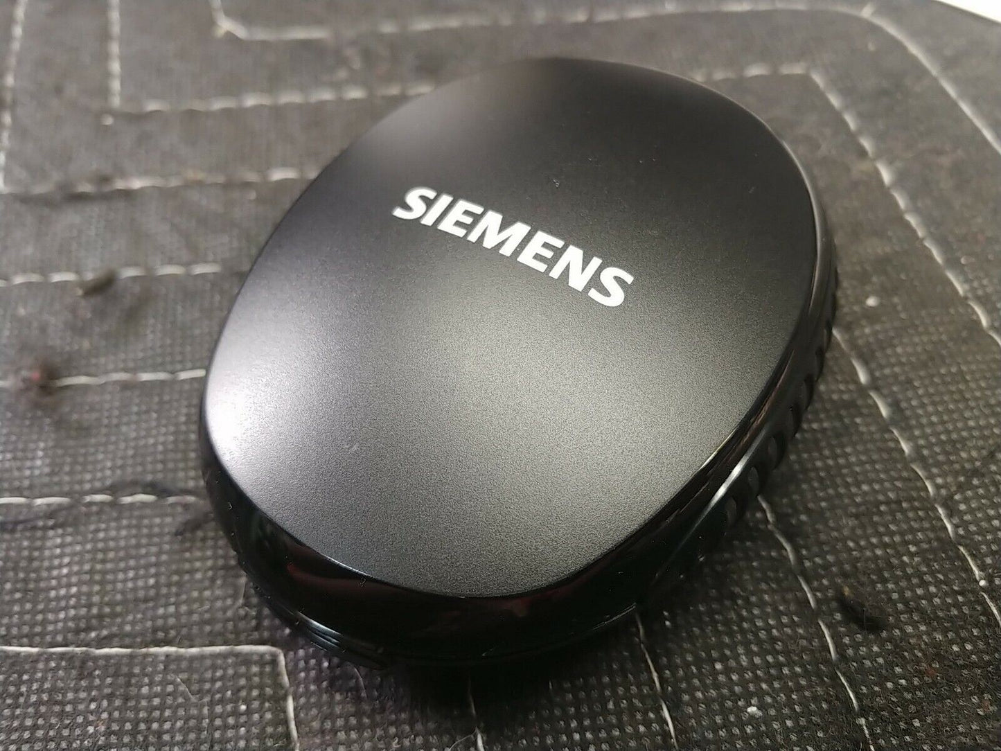 SIEMENS ORION 2 S BTE RIGHT EAR HEARING AID With Case, Manual & Batteries