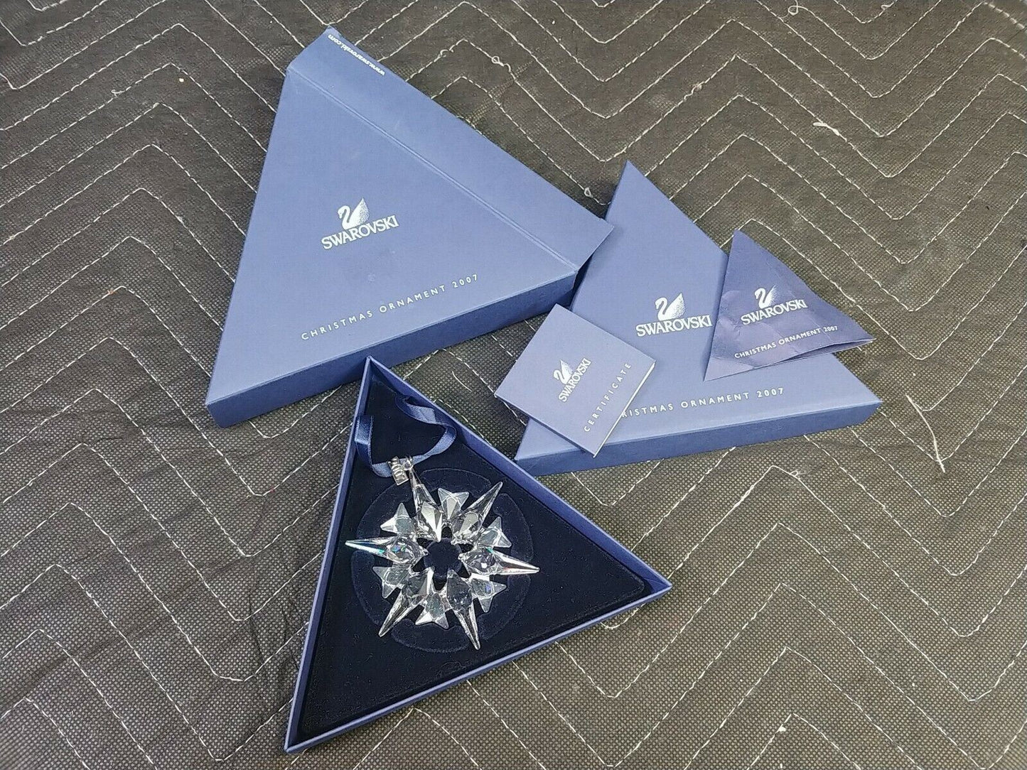 2007 Swarovski~Snowflake~STAR Annual Christmas ORNAMENT w/ Box & paper