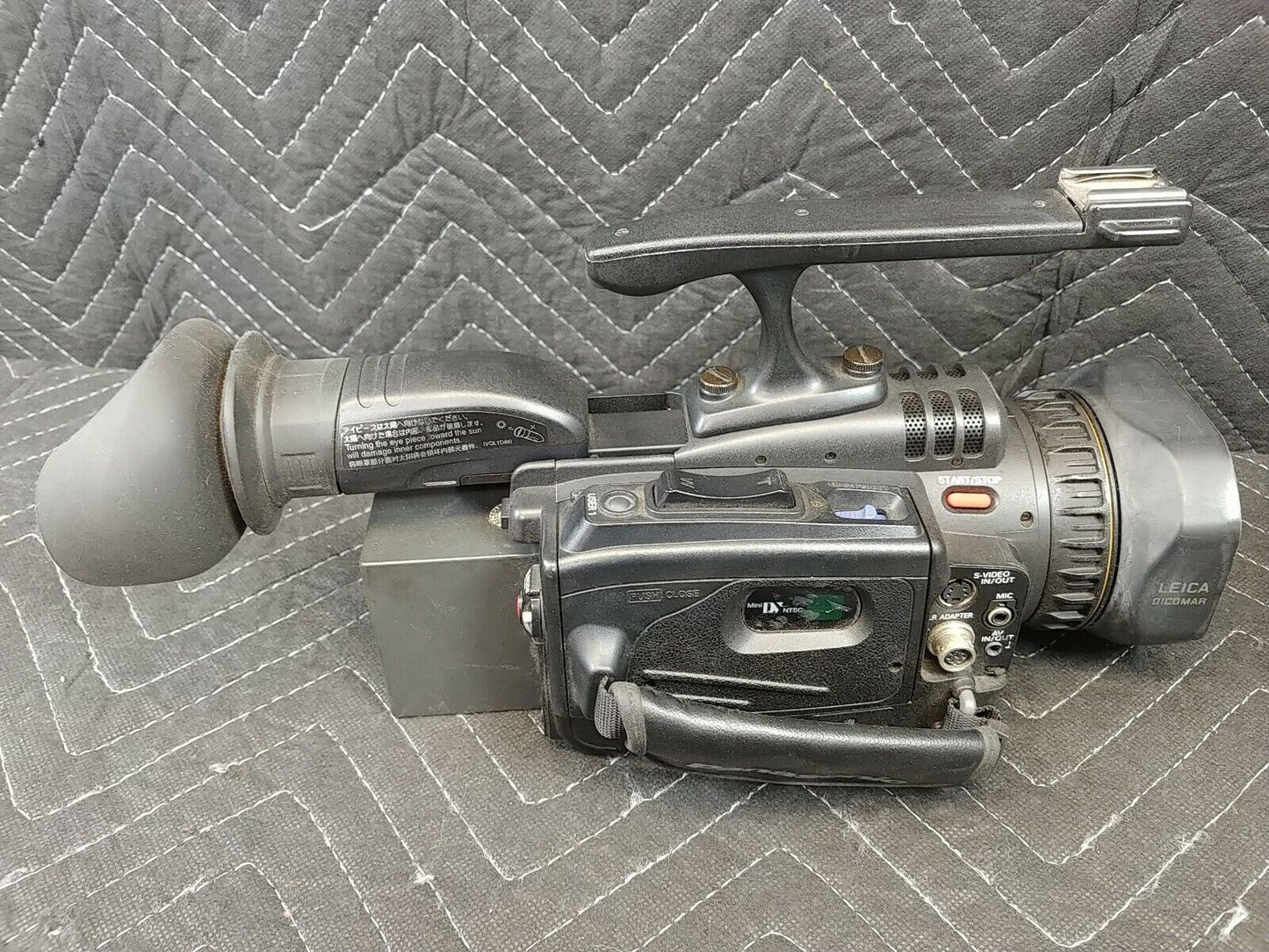 Panasonic AG-DVC30 MiniDV 3CCD Digital Video Camera w Extras and Kiwi Padded Bag