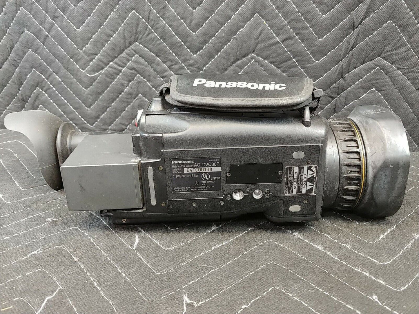 Panasonic AG-DVC30 MiniDV 3CCD Digital Video Camera w Extras and Kiwi Padded Bag