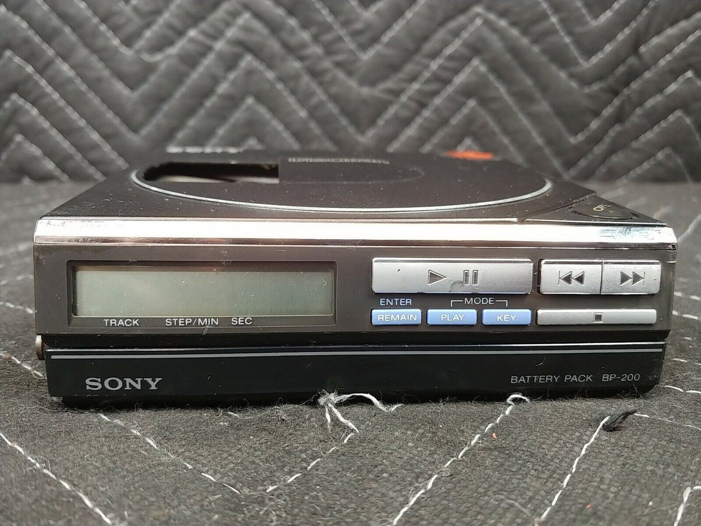 SONY D-7 DISCMAN CD PLAYER W/SONY BATTERY PACK BP-200 and 9v Power Adapter