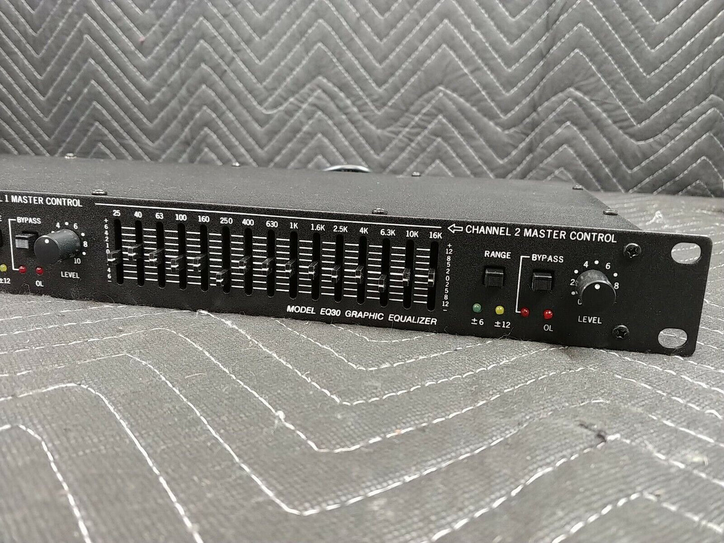 Melhart EQ30 Graphic Equalizer - Rack Mount w/ Ears