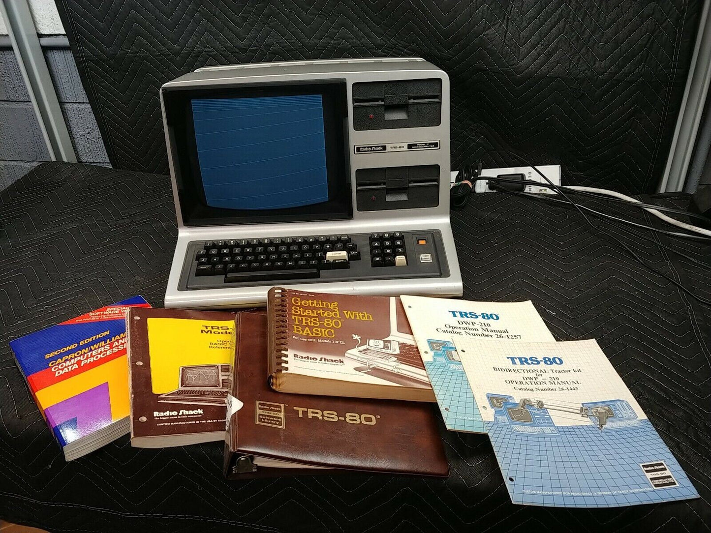 TRS-80 Model III 3 Microcomputer Powers on vintage computer tandy PC W/ Manuals