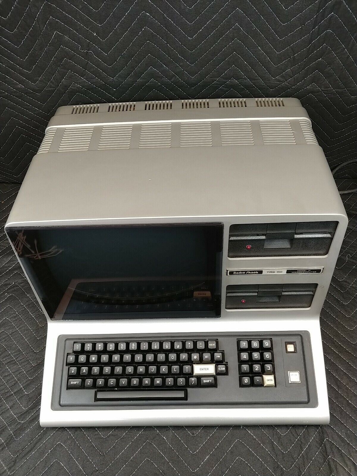 TRS-80 Model III 3 Microcomputer Powers on vintage computer tandy PC W/ Manuals