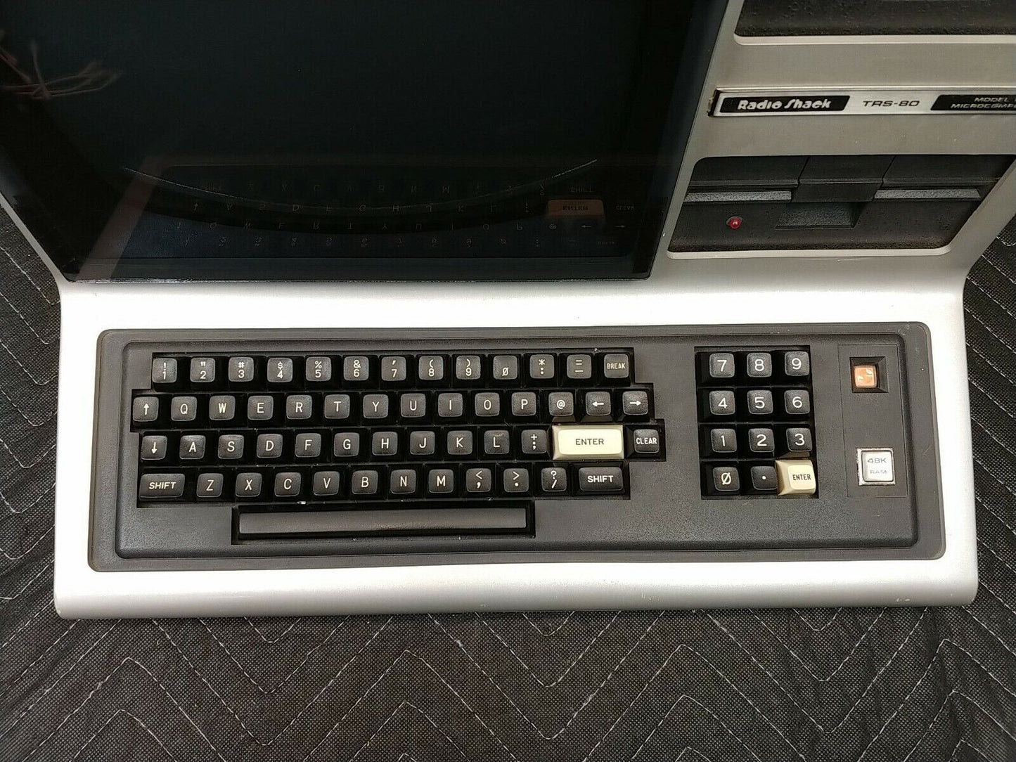 TRS-80 Model III 3 Microcomputer Powers on vintage computer tandy PC W/ Manuals