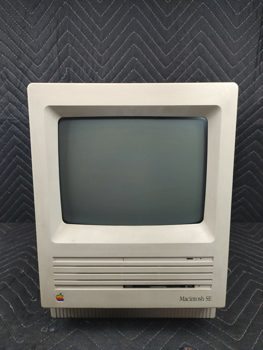 Vintage Macintosh SE M5011 Apple Mac Computer ~ Powers On ~ Parts/Repair