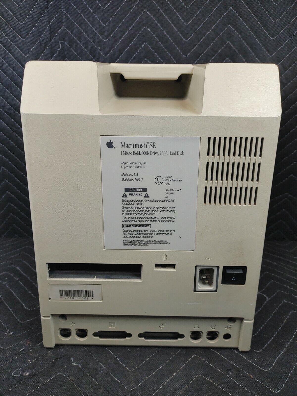 Vintage Macintosh SE M5011 Apple Mac Computer ~ Powers On ~ Parts/Repair