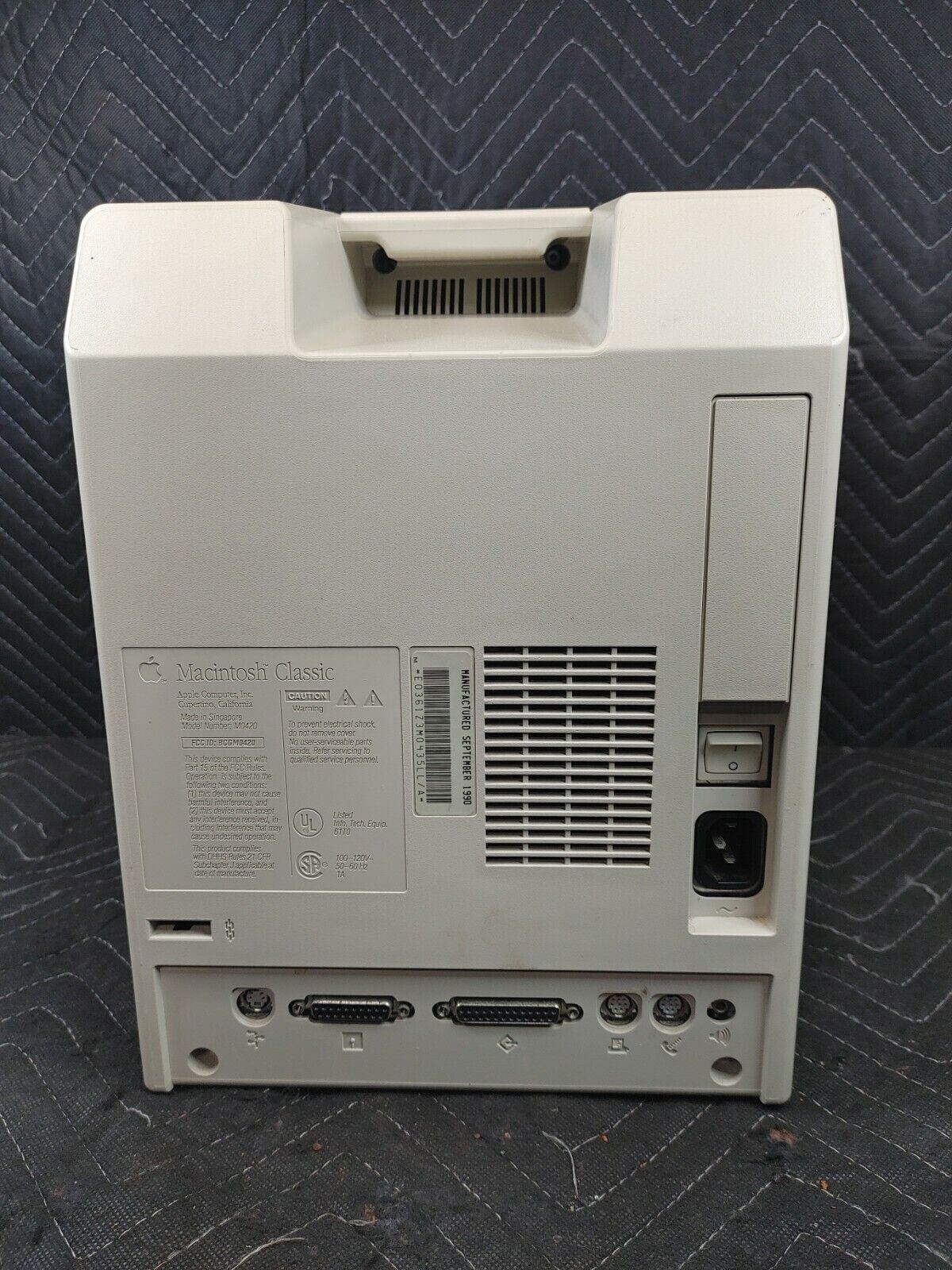 APPLE Mac Macintosh Classic M0420 Computer for Parts or Repair