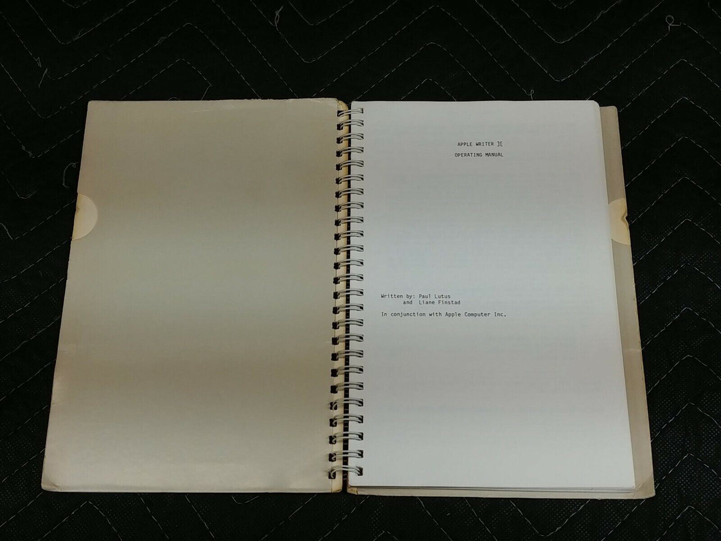 Apple Writer ][ Operating Manual - Paul Lutus and Liane Finstad