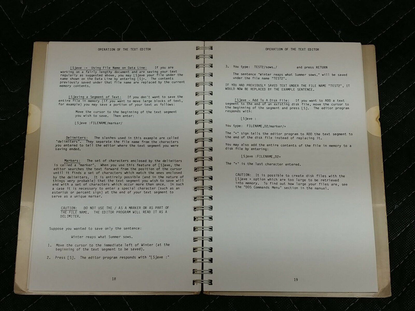 Apple Writer ][ Operating Manual - Paul Lutus and Liane Finstad