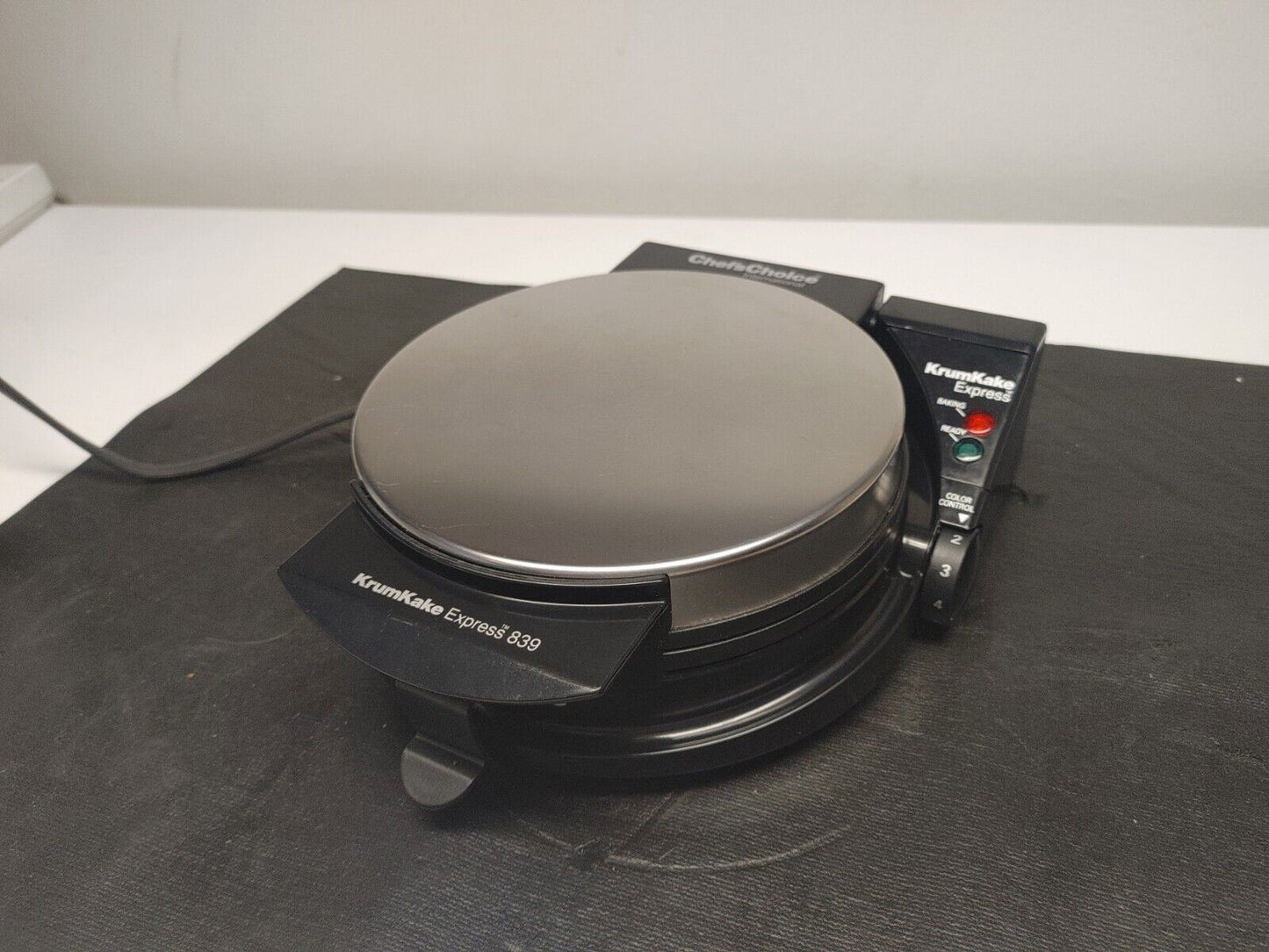 Chef's Choice Scandinavian Pizzellle Model 839 KrumKake Express Maker