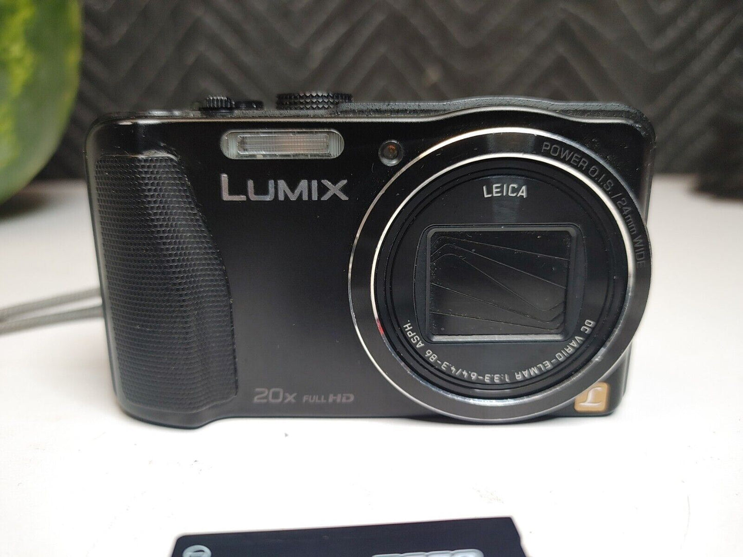 Panasonic Lumix DMC-ZS25 16.1 MP Compact Digital Camera 20x Zoom - Leica