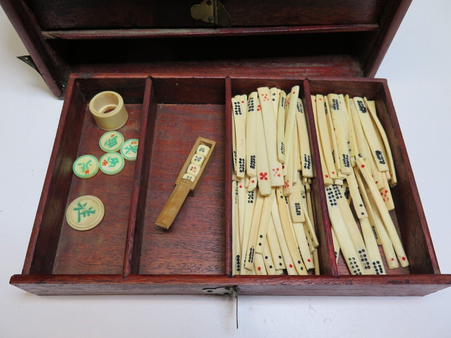 Antique MAH JONG SET BONE BAMBOO 144 THICK TILES WOOD CASE ORNATE mahjong VTG