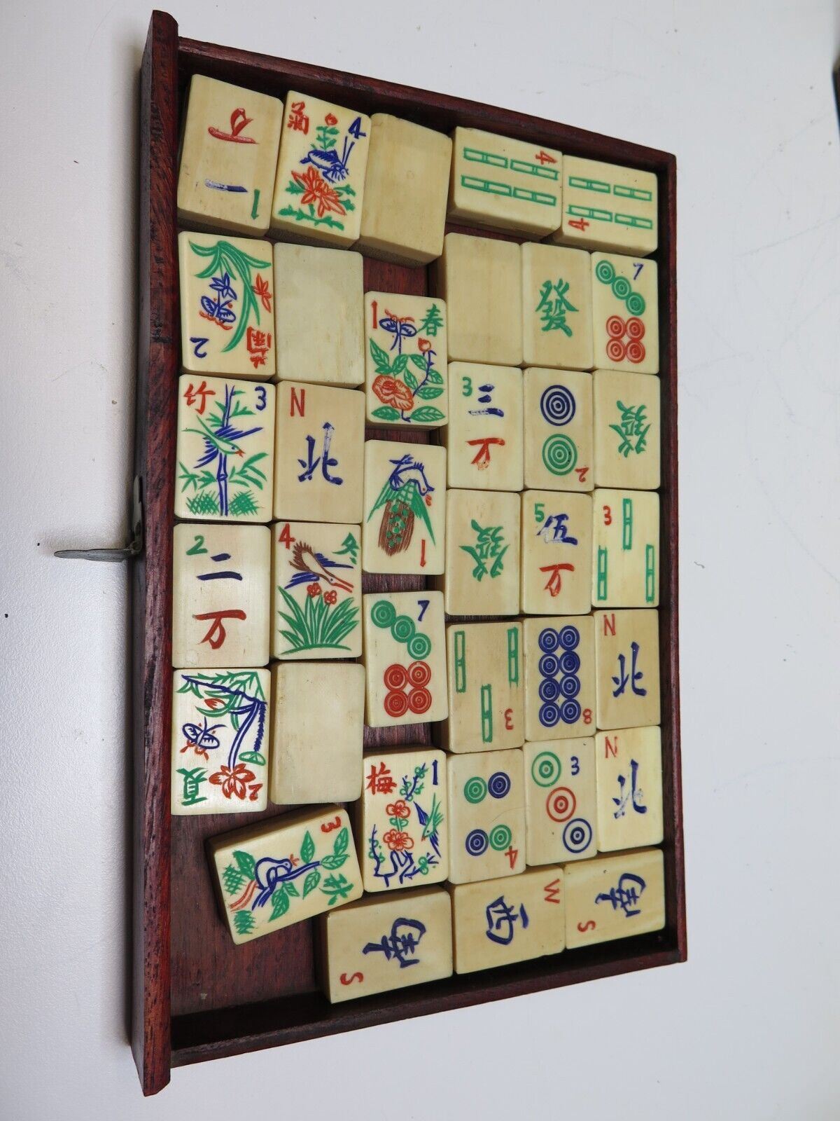 Antique MAH JONG SET BONE BAMBOO 144 THICK TILES WOOD CASE ORNATE mahjong VTG