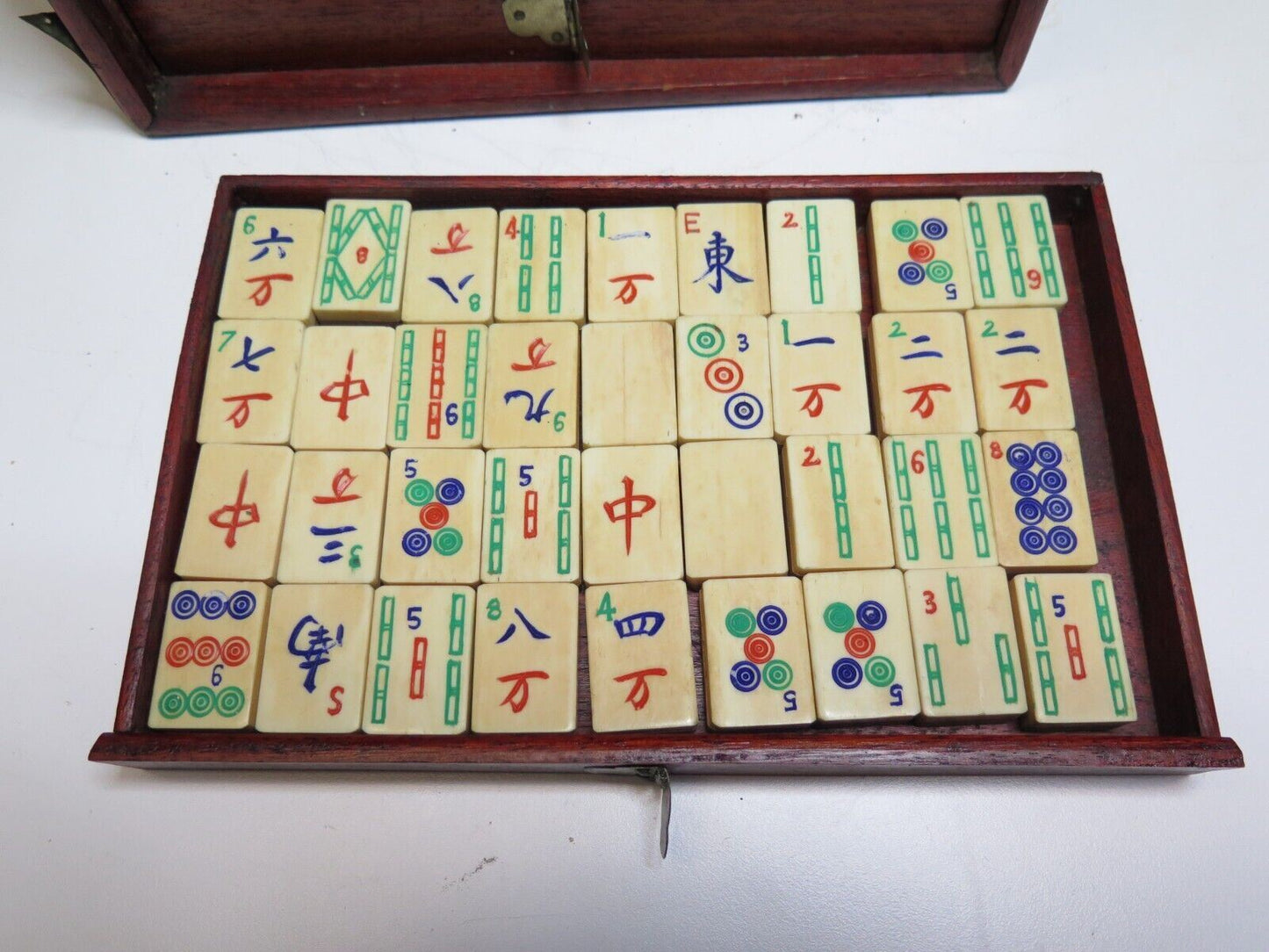 Antique MAH JONG SET BONE BAMBOO 144 THICK TILES WOOD CASE ORNATE mahjong VTG