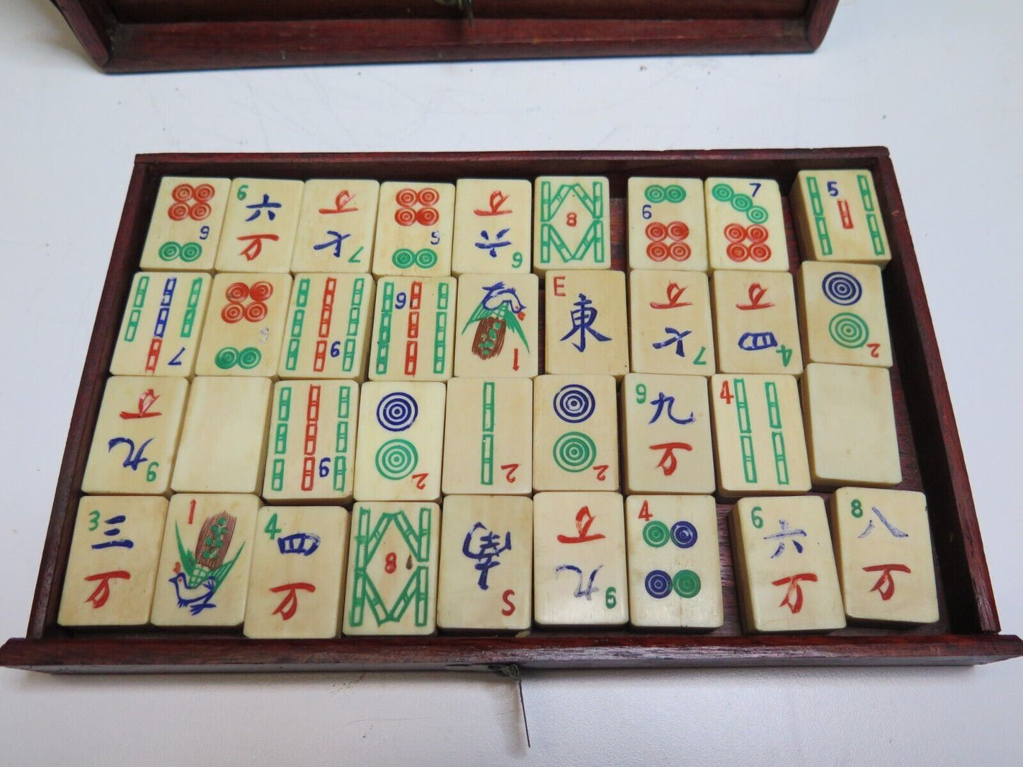 Antique MAH JONG SET BONE BAMBOO 144 THICK TILES WOOD CASE ORNATE mahjong VTG