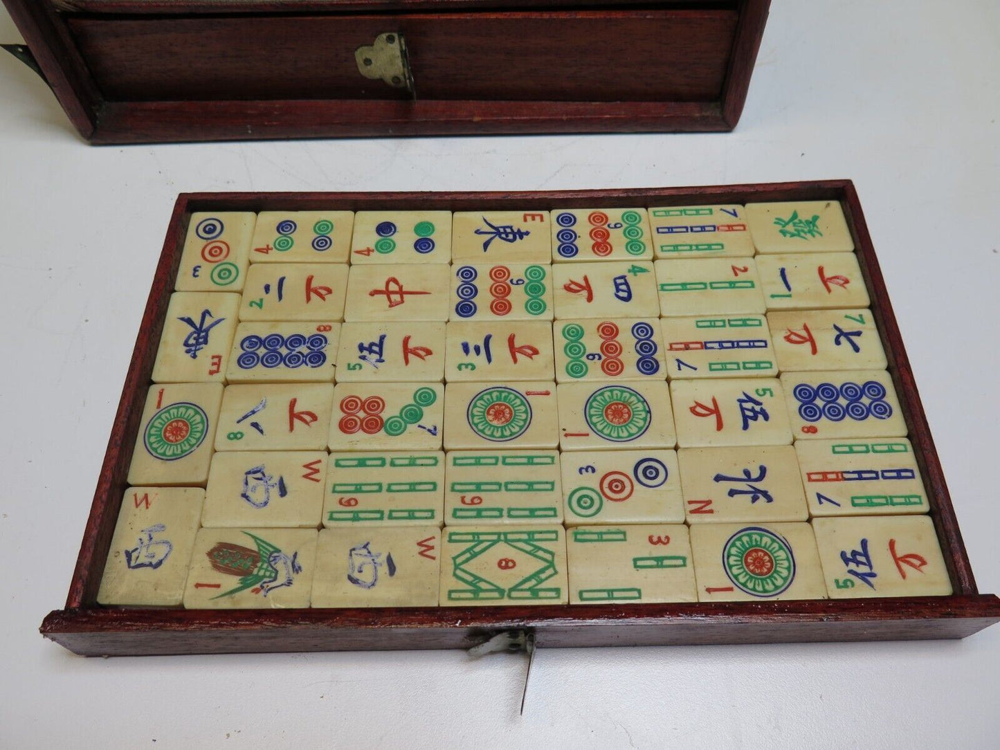 Antique MAH JONG SET BONE BAMBOO 144 THICK TILES WOOD CASE ORNATE mahjong VTG