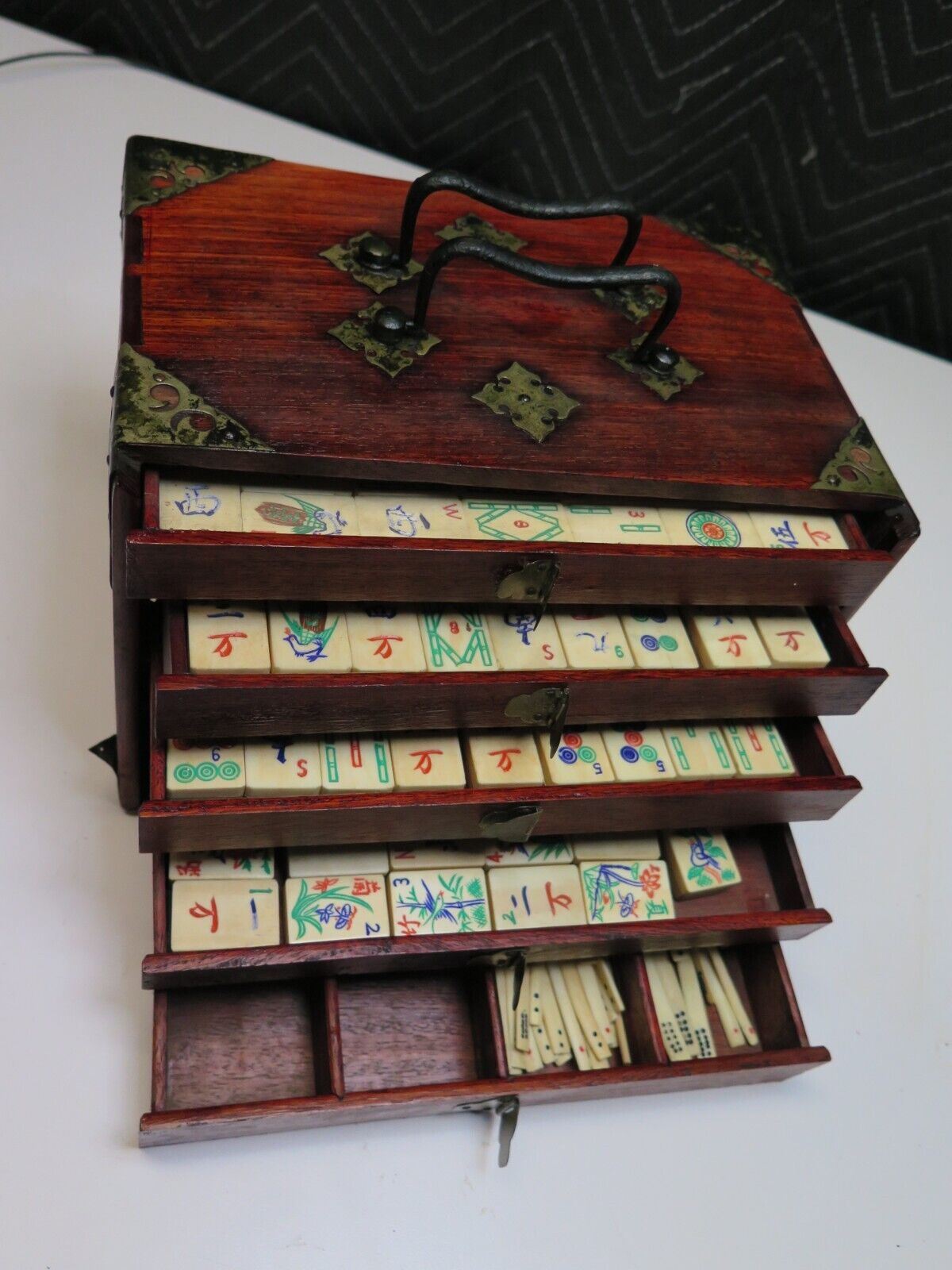 Antique MAH JONG SET BONE BAMBOO 144 THICK TILES WOOD CASE ORNATE mahjong VTG