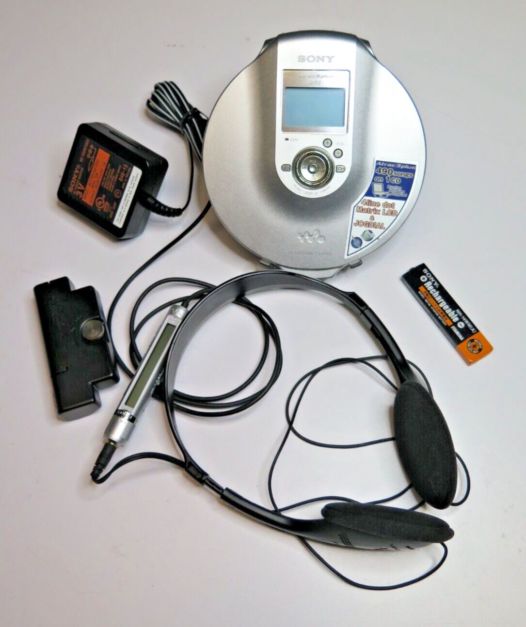 SONY Portable CD Walkman D-NE900 w/ Charging Cradle, Remote, Battery, Headphones