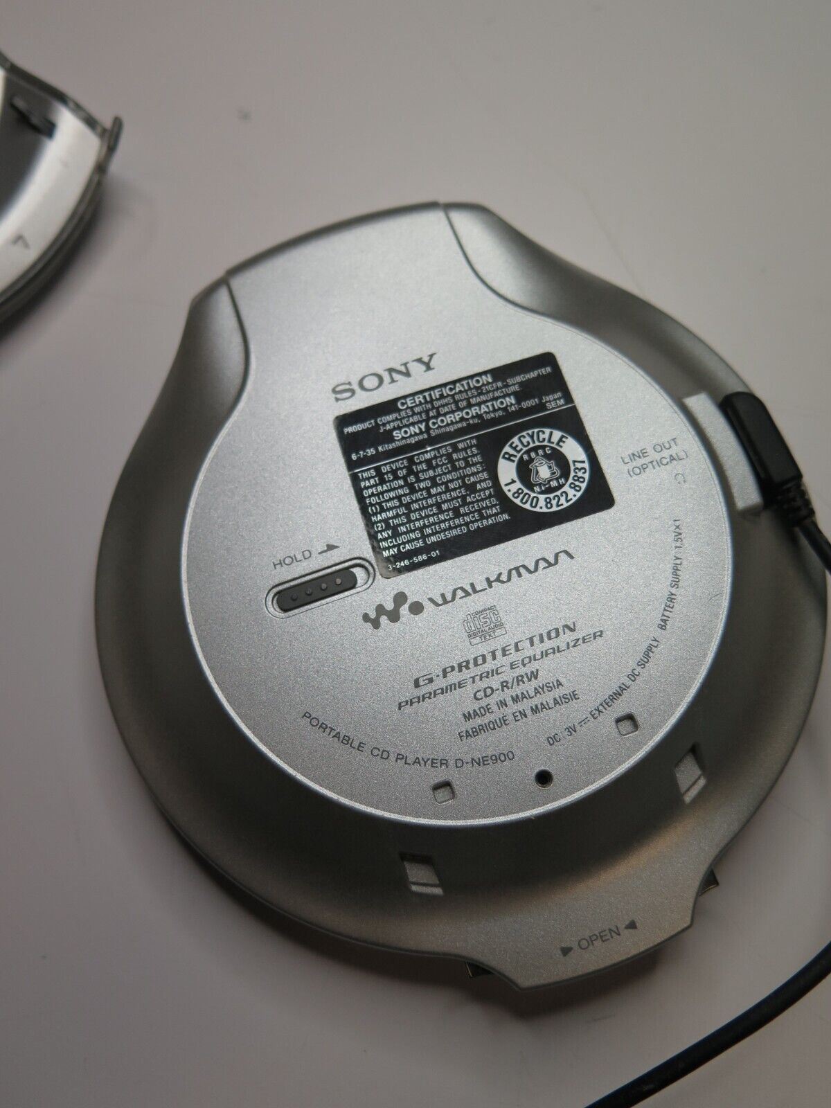 SONY Portable CD Walkman D-NE900 w/ Charging Cradle, Remote