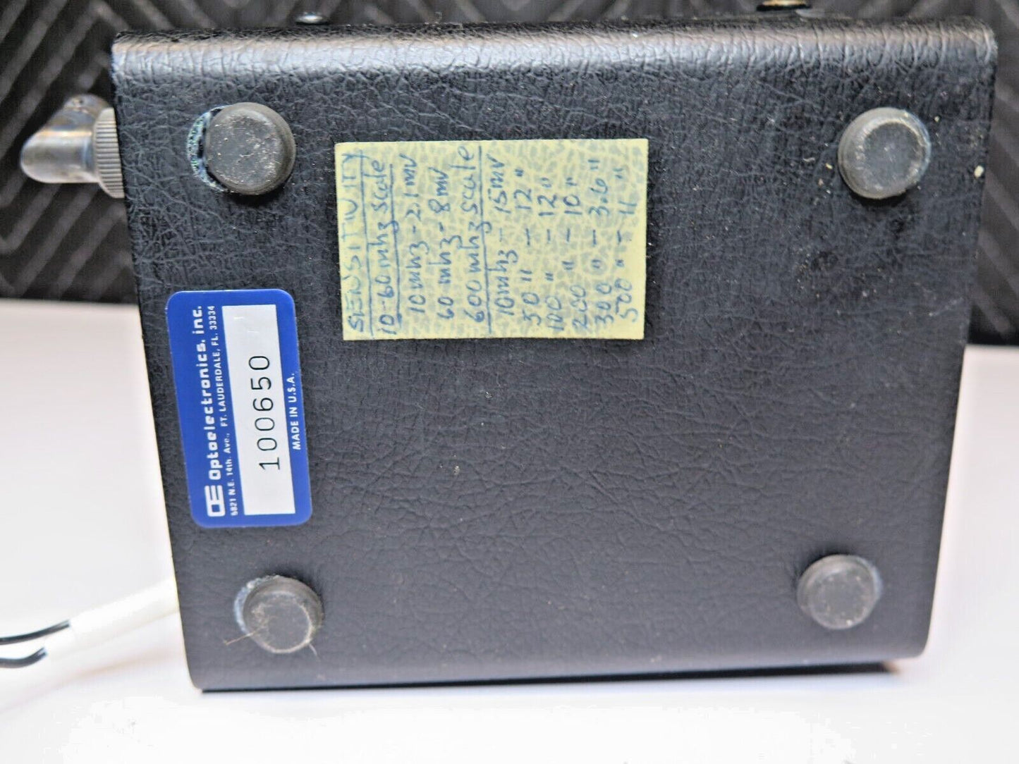 Optoelectronics Frequency Counter Model 7010A - 600 MHz