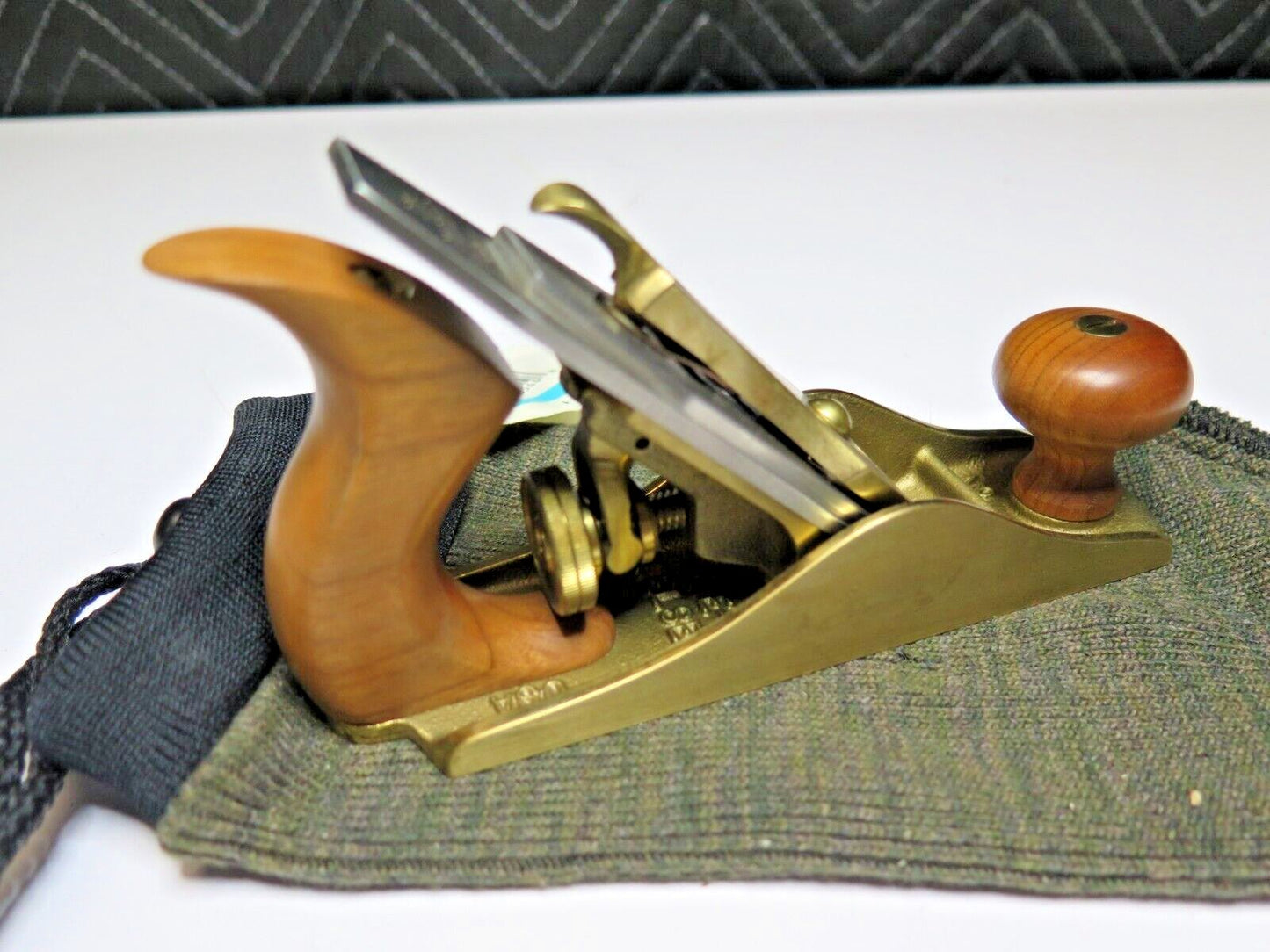 Lie Nielsen No 1 Bronze Bench Plane in Sack Ups Sock