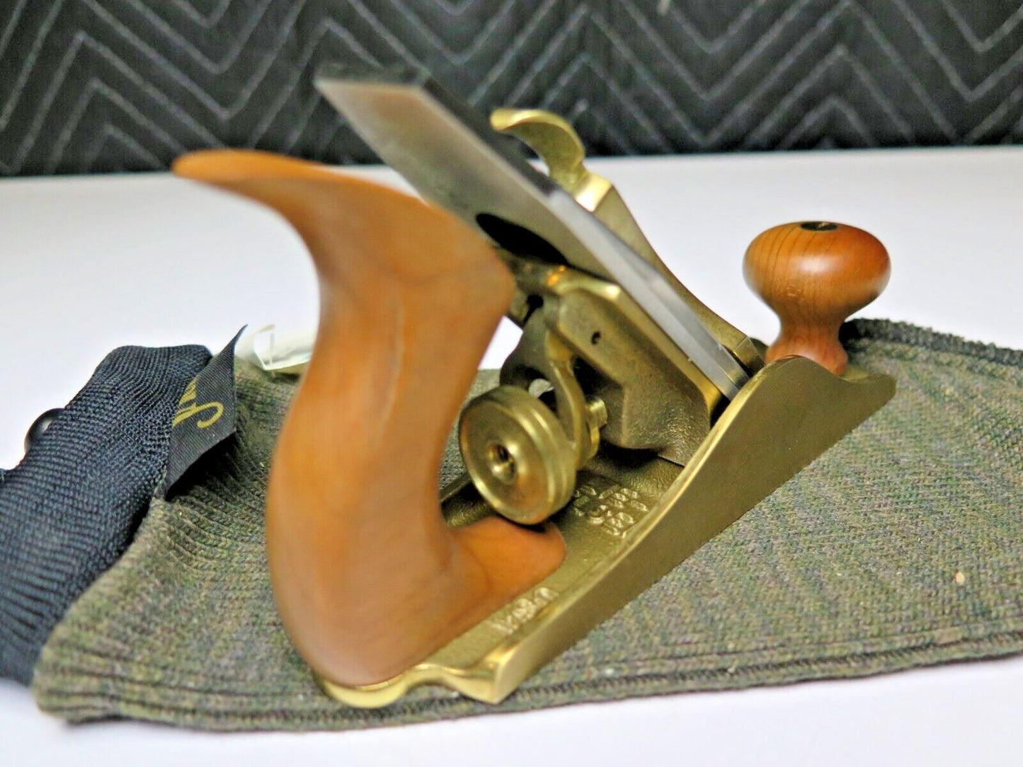 Lie Nielsen No 1 Bronze Bench Plane in Sack Ups Sock