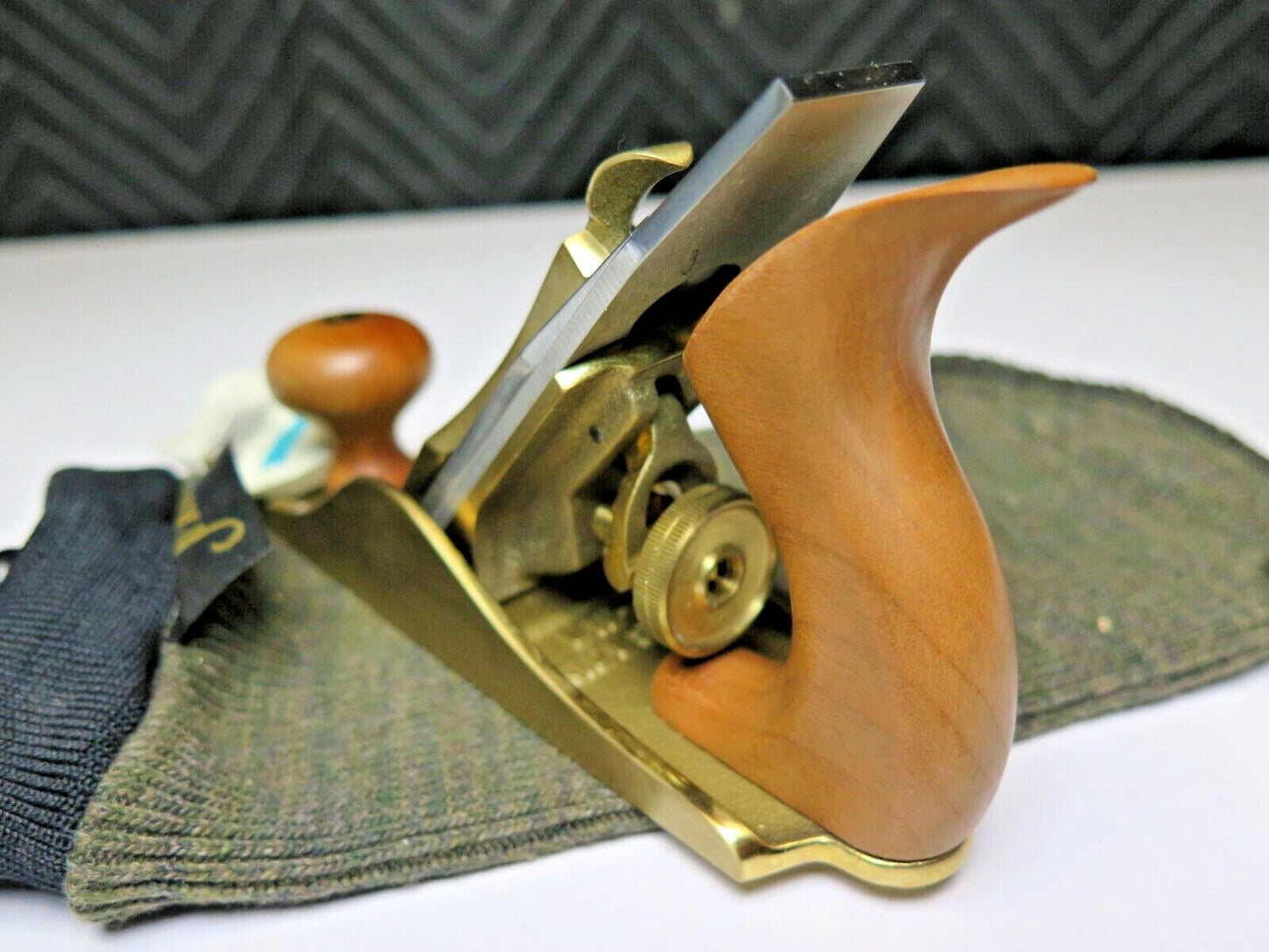 Lie Nielsen No 1 Bronze Bench Plane in Sack Ups Sock