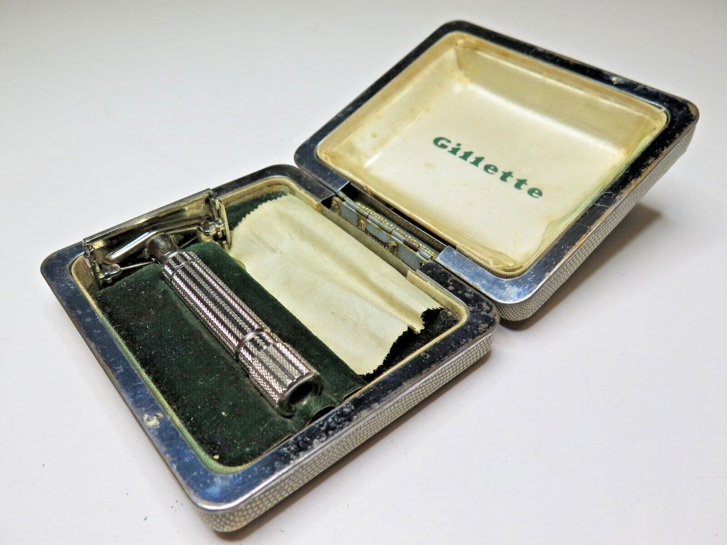 Vintage PRESIDENT GILLETTE Y3 DOUBLE EDGE RAZOR w/ Original Clamshell Case