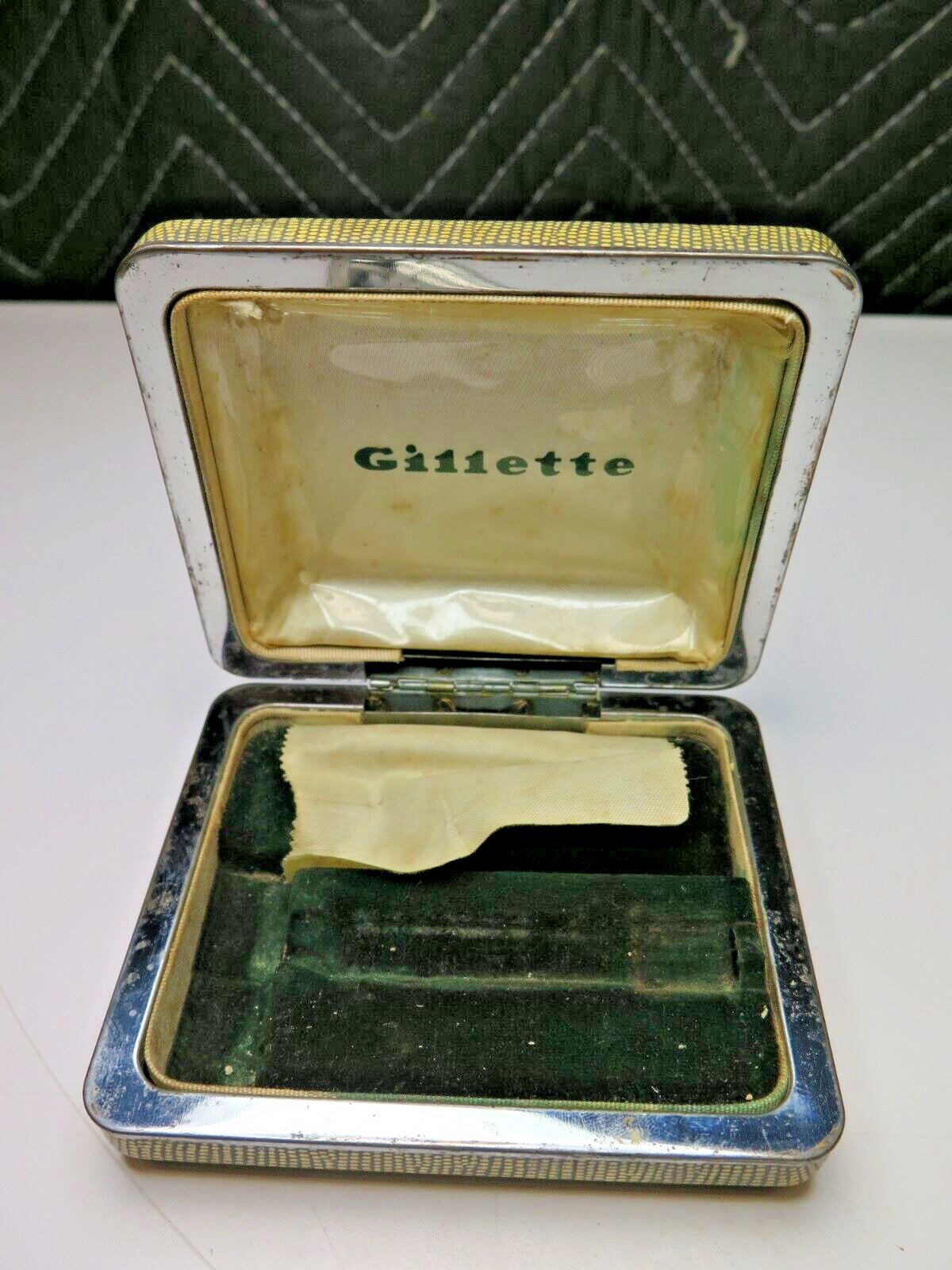 Vintage PRESIDENT GILLETTE Y3 DOUBLE EDGE RAZOR w/ Original Clamshell Case