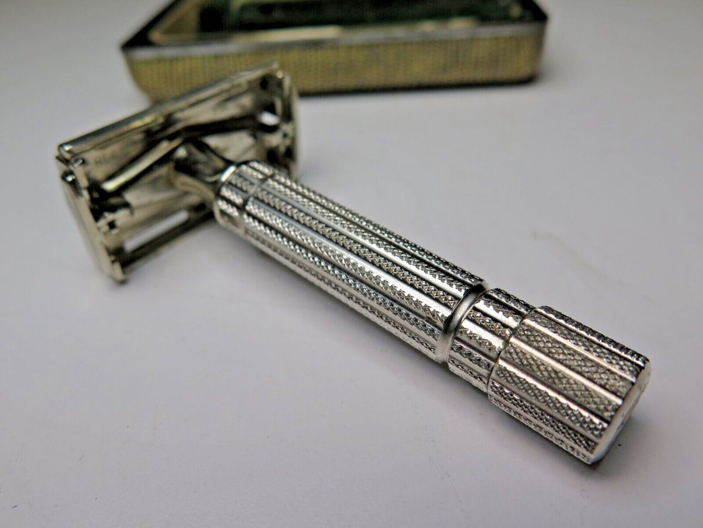 Vintage PRESIDENT GILLETTE Y3 DOUBLE EDGE RAZOR w/ Original Clamshell Case