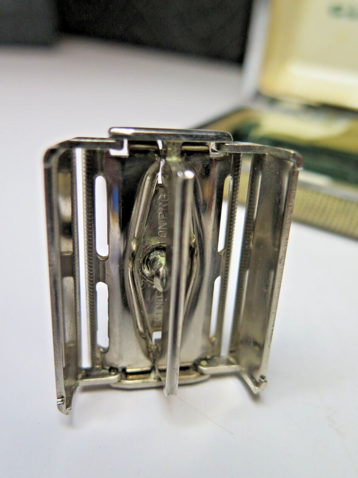 Gillette President Razor Vintage PRESIDENT GILLETTE Y3 DOUBLE EDGE RAZOR w/ Original Clamshell ...