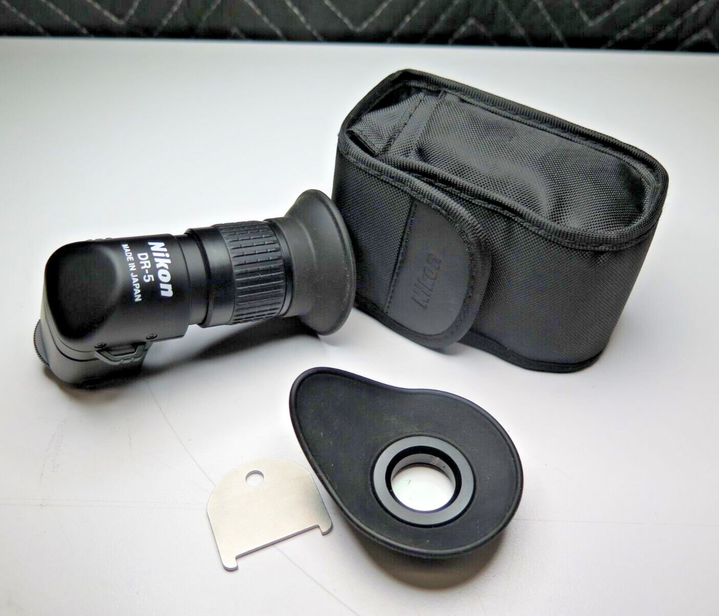 Nikon DR-5 Right Angle Viewfinder w/ Padded Case