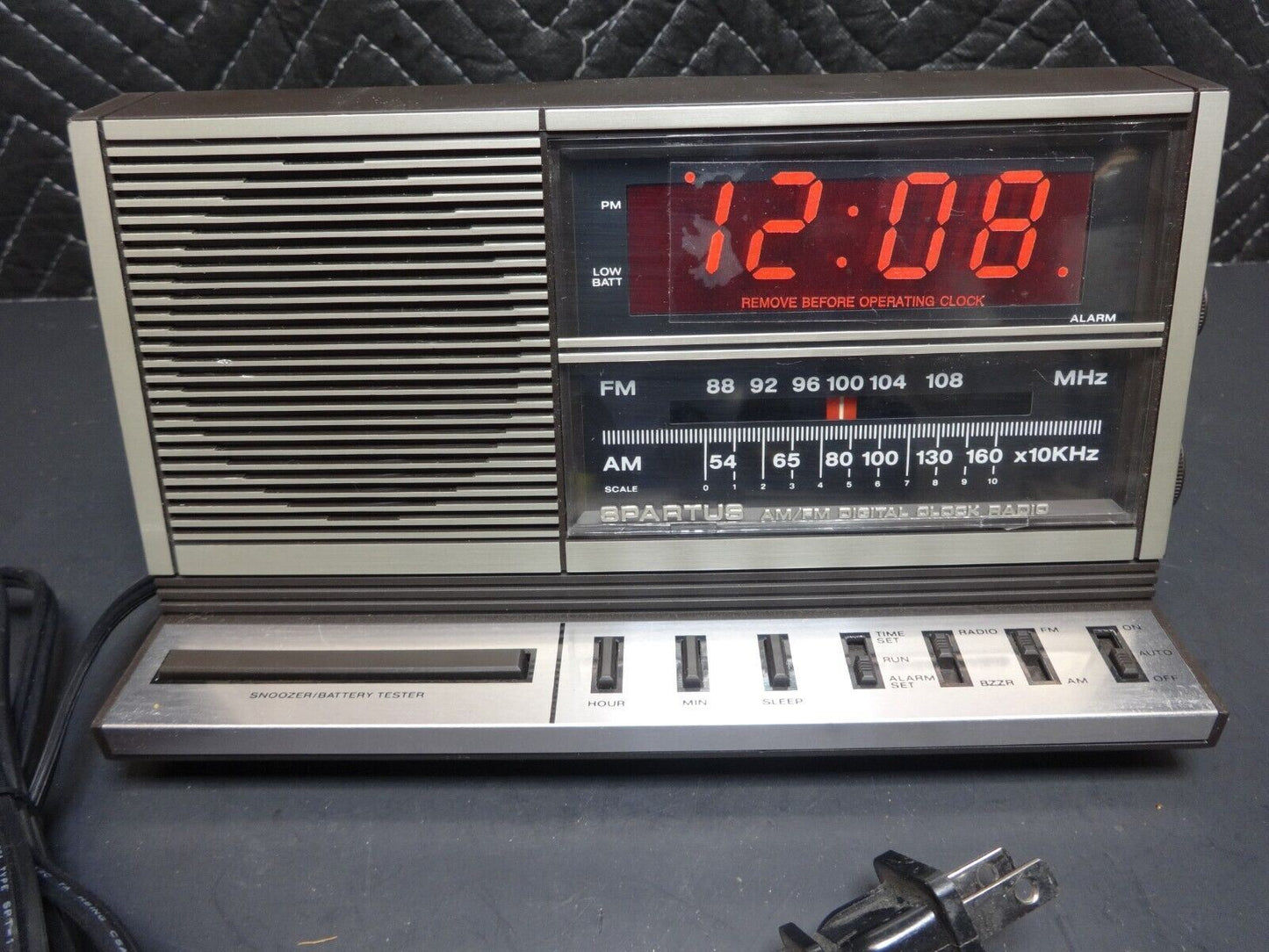 Unused Spartus 0115-61 AM/FM Vintage Digital Radio Buzzer Alarm Clock EXCELLENT